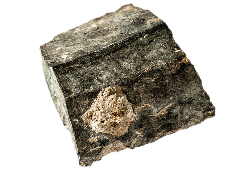 Fragment de làmina de sílex retocada amb marques de cremació, adscrit al període calcolític. Procedeix del jaciment de l’Institut de Batxillerat Antoni Pous. MIT 10552.