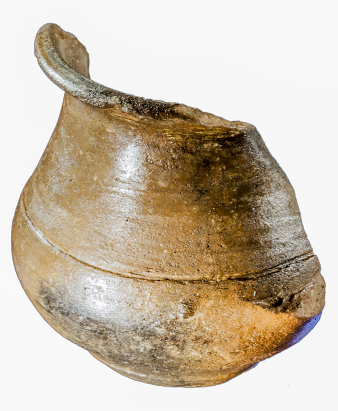MEV.6996. Vaixella de taula i per a usos rituals: gerreta o bicònic de ceràmica oxidada de la costa catalana (125-100 aC). Can Caseta.