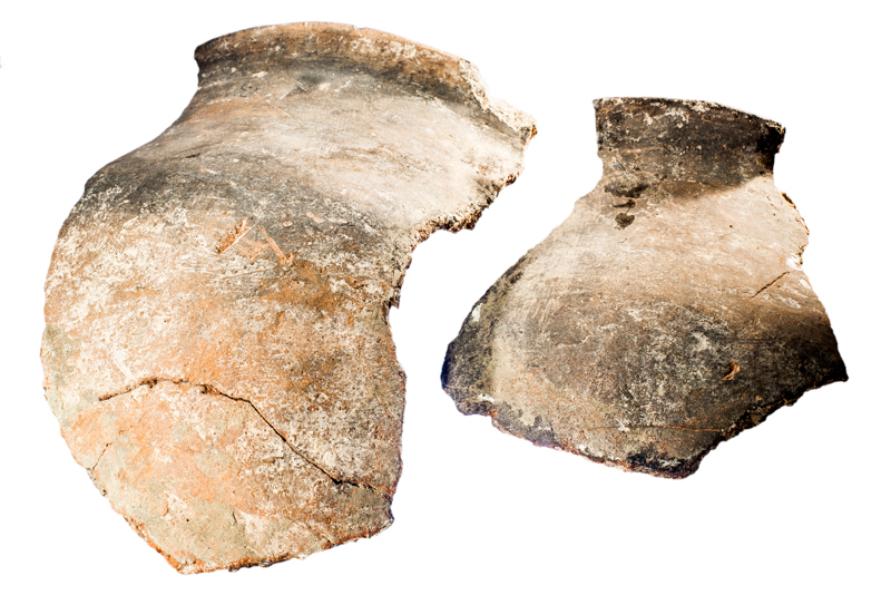 MIT.1063. Peça de cuina: vas o olla de ceràmica feta a mà amb les parets exteriors polides per anar al foc (segles <span style=\