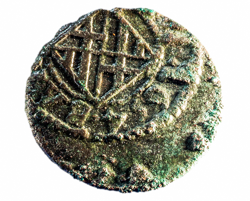 Moneda de bronze. Ardit de Barcelona. Felip IV. 1654. Mala encunyació. 
                                  <br>Anvers: Orla de punts encerclant el bust del rei entre la lletra A i la R (no visible per la mala encunyació)
                                  <br>Revers: Orla de punts envoltant l’escut de Barcelona i la llegenda BA (RCINO CIVI) 1654
                                  <br>Seca de Barcelona. MIT10112.