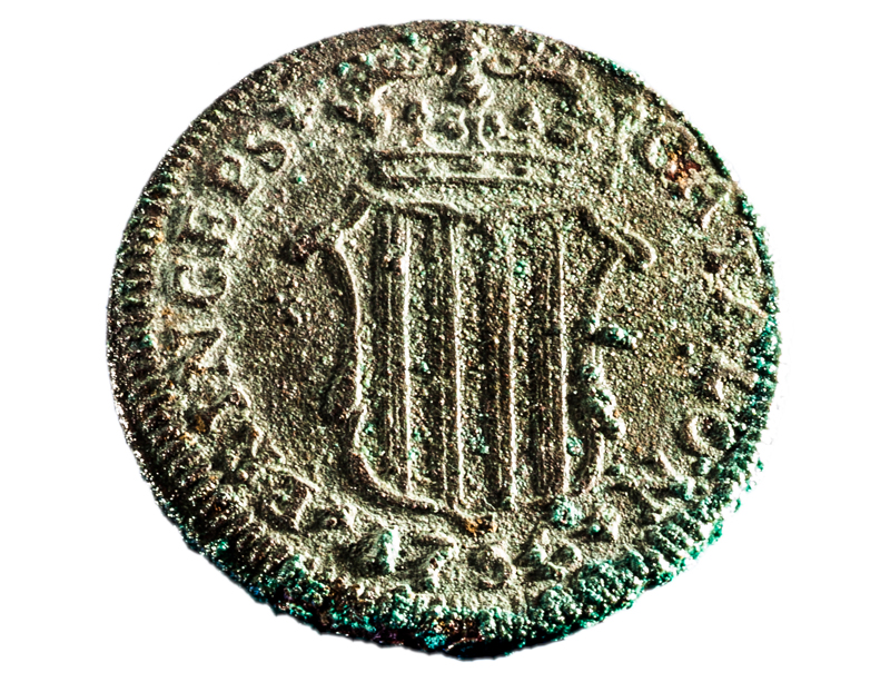 Moneda de coure. Ardit de Ferran VI. 1756
                                  <br>Anvers: Llegenda FERDINANDUS VI D.G (Ferran VI per la Gràcia de Déu) i escut coronat amb les armes reials
                                  <br>Revers: CATALON. 1756. PRINCEPS. Escut coronat de Catalunya
                                  <br>Seca de Segòvia. MIT10125.