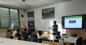 Taller Arduino amb alumnes de robòtica de l'INS Antoni Pous